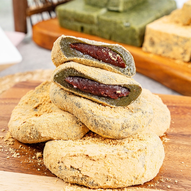 눈과 입이 행복한 떡 4종 모음전 벚꽃찹쌀떡 콩쑥개떡 쑥인절미 흑임자인절미