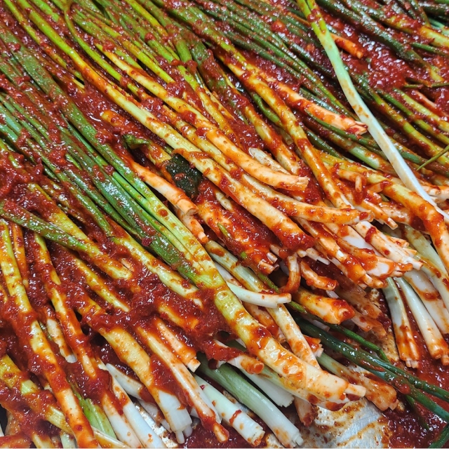 깔끔하게 알싸한 맛과 향이 일품! 파김치