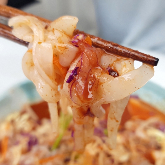 탱글탱글한 한치에 신선함을 더한 여름철 별미 한치물회