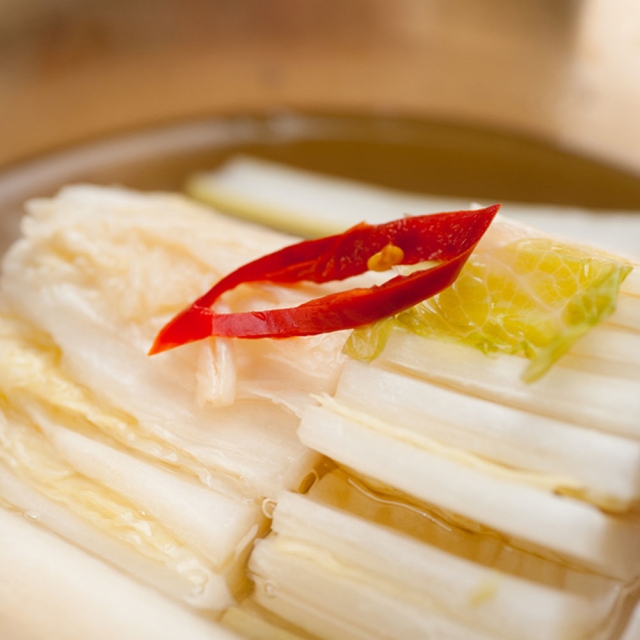 아삭하고 시원한 맛과 국물이 일품인 백김치 1kg 3kg