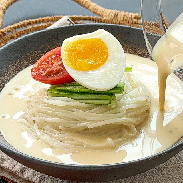 부드럽고 고소한 생 콩국수 4인분(948g) 1팩