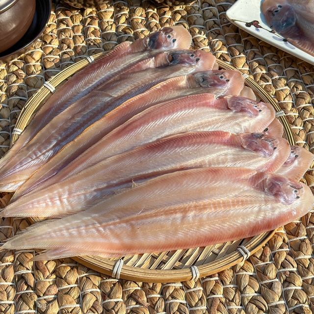 씹을수록 올라오는 고소함과 쫄깃함! 반건조박대4p 5미 (26~29cm)
