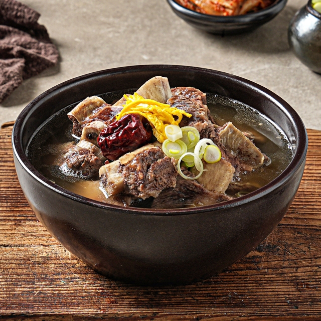 특허받은 자체제작 레시피! 찐한 국물과 부드러운 고기가 일품인 푸짐한 소갈비탕 600g