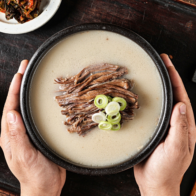 100% 국내산 한우로 푹 끓여 잡내 없이 깊은 맛 한우 사골 고기 곰탕 600g