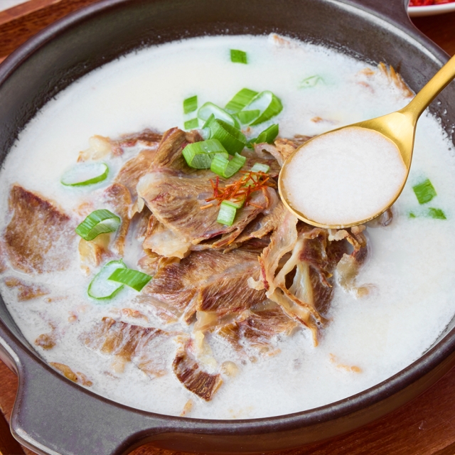 간편하게 즐기는 진하고 깊은 맛 한우 사골 고기 곰탕 600g